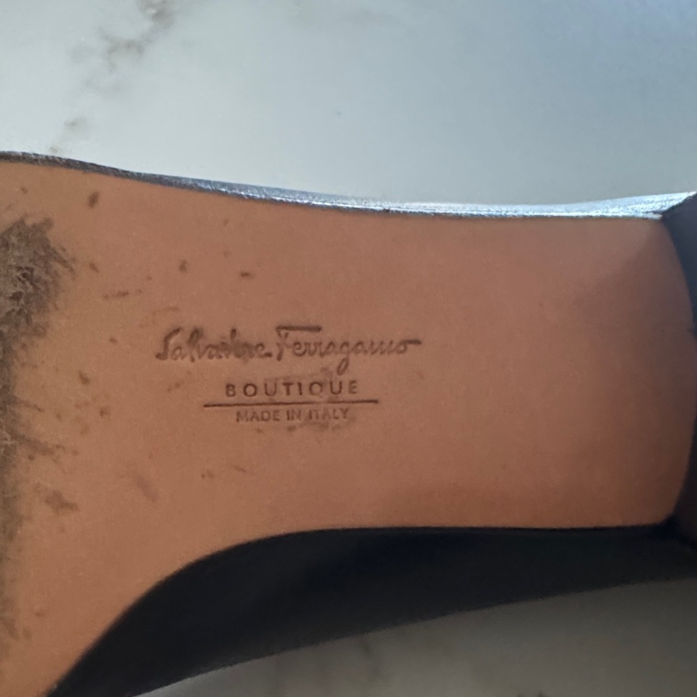 Salvatore Ferragamo Boutique Women's Navy & White Leather Loafers 7.5 - Picture 7 of 11